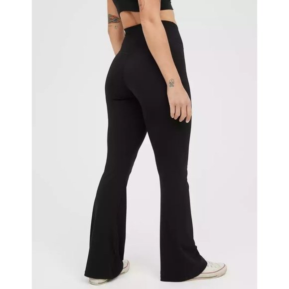 NWT OFFLINE By Aerie Real Me High Waisted Crossover Flare Legging Black Size Med - Picture 2 of 12